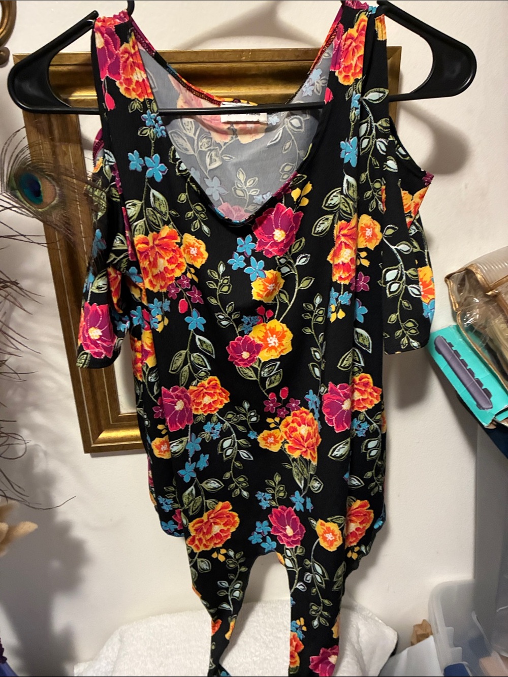 Star Vixen Black Cold-Shoulder Floral short sleeve - Pink Orange Blue
